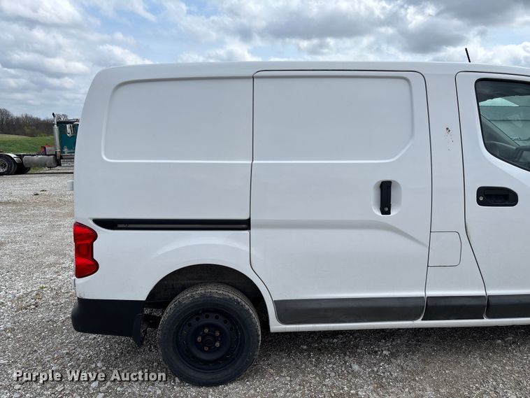 image for item FB3368 2020 Nissan NV200 van