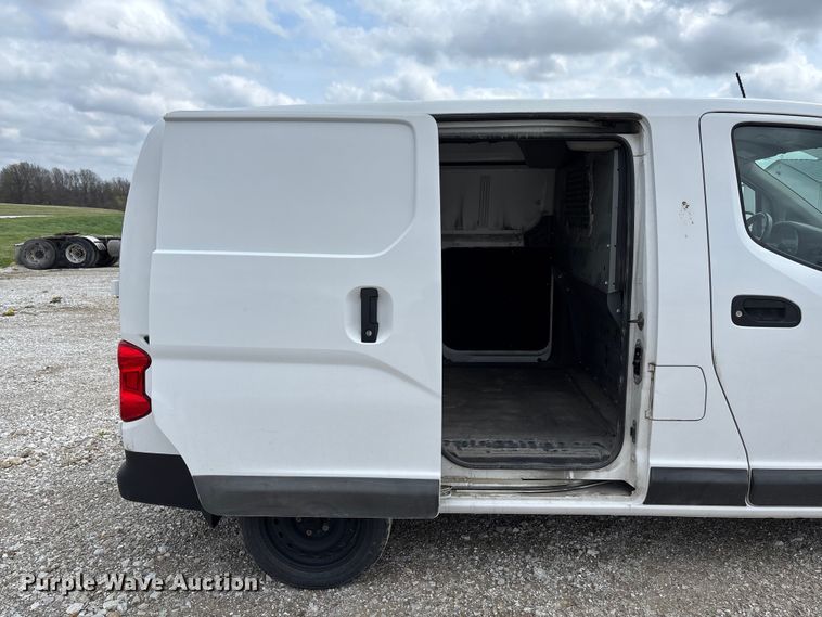 image for item FB3368 2020 Nissan NV200 van