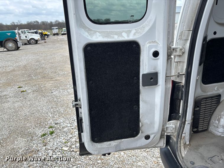 image for item FB3368 2020 Nissan NV200 van