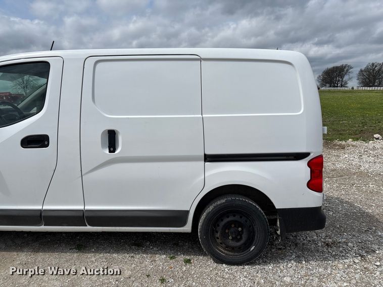 image for item FB3368 2020 Nissan NV200 van
