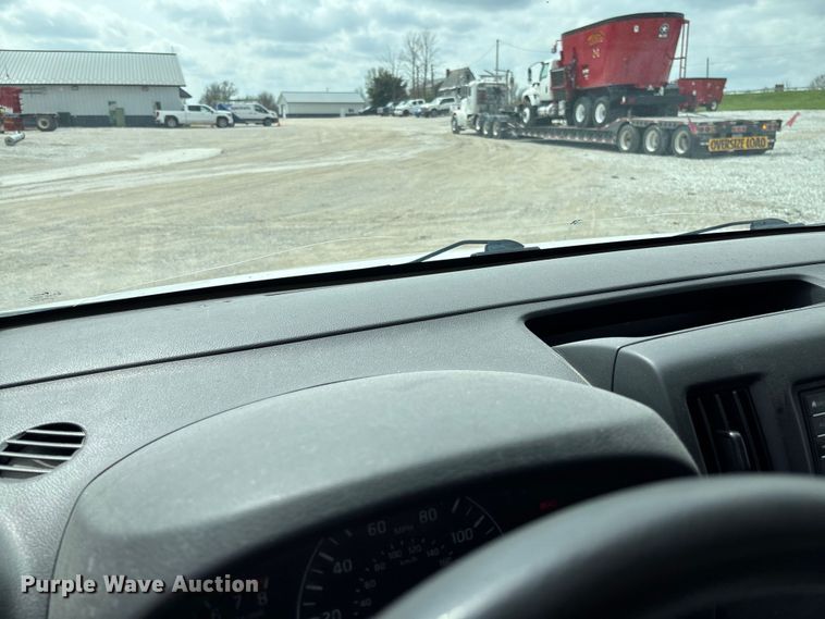image for item FB3368 2020 Nissan NV200 van