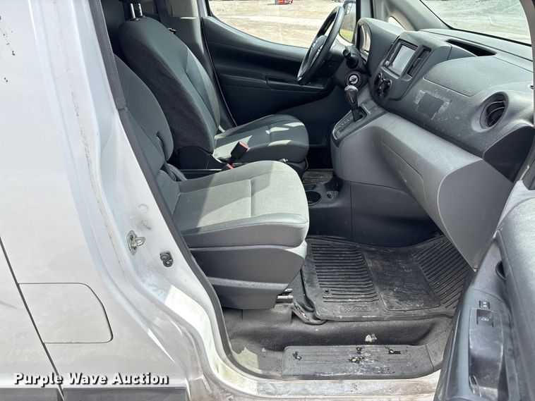 image for item FB3368 2020 Nissan NV200 van