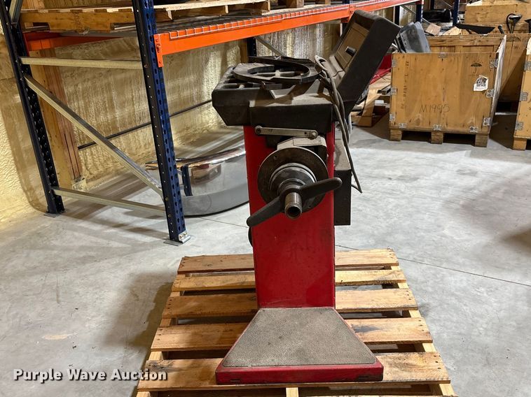 image for item FB3370 Hunter DSP7700 tire balancer