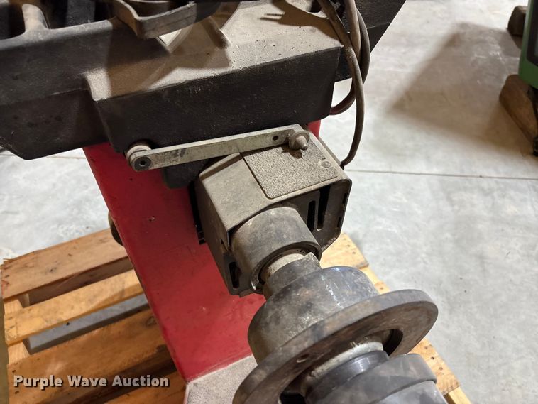 image for item FB3370 Hunter DSP7700 tire balancer