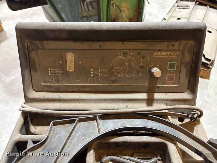 image for item FB3370 Hunter DSP7700 tire balancer