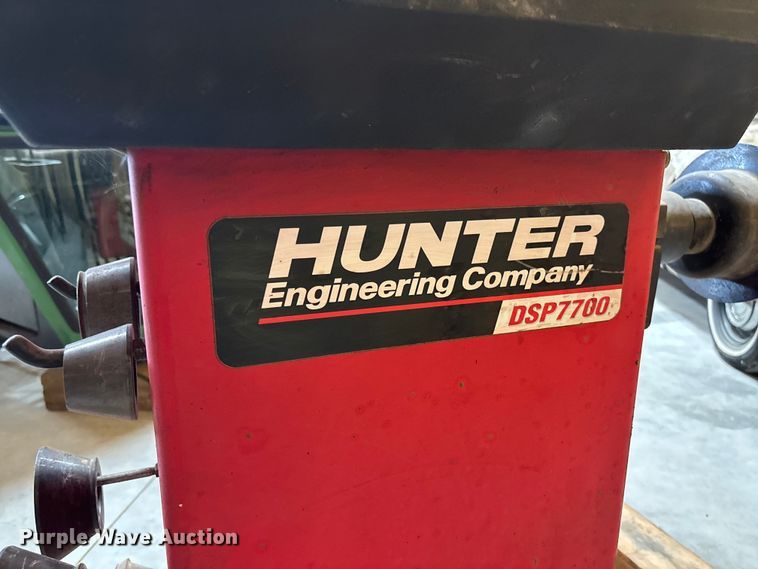 image for item FB3370 Hunter DSP7700 tire balancer