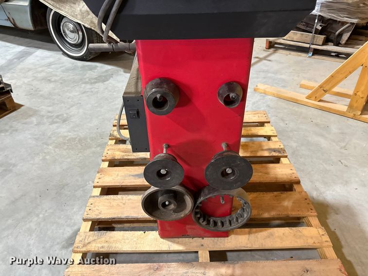 image for item FB3370 Hunter DSP7700 tire balancer