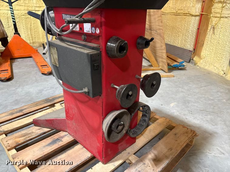 image for item FB3370 Hunter DSP7700 tire balancer