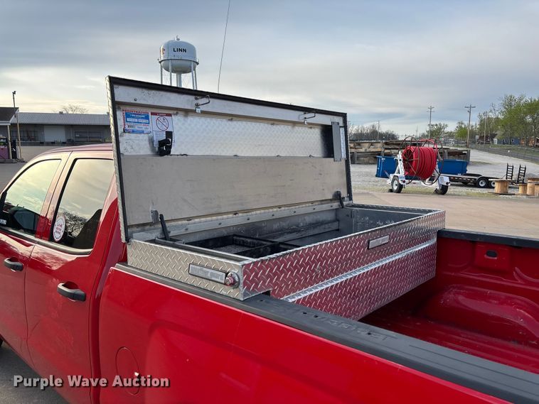 image for item FB3379 2019 Chevrolet Silverado 1500 Crew Cab pickup truck