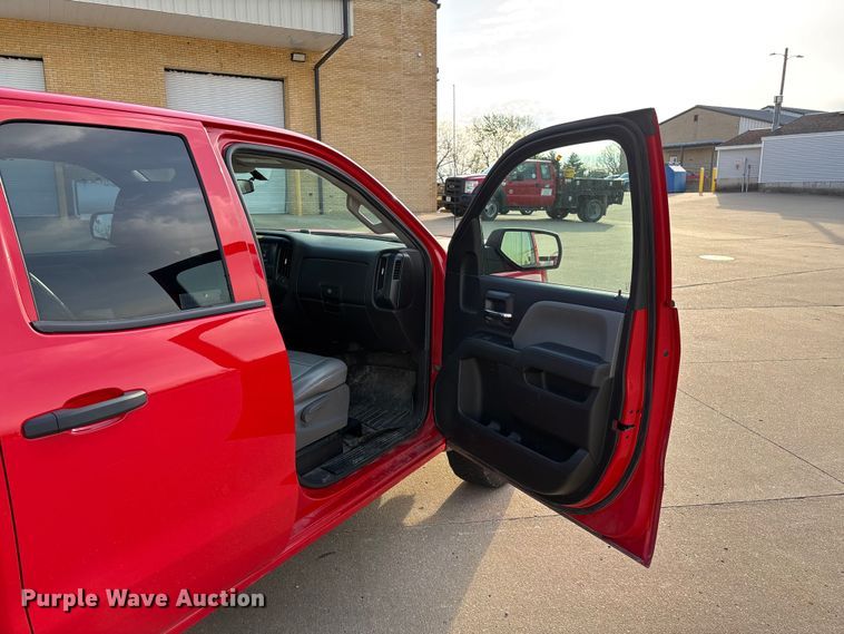 image for item FB3379 2019 Chevrolet Silverado 1500 Crew Cab pickup truck