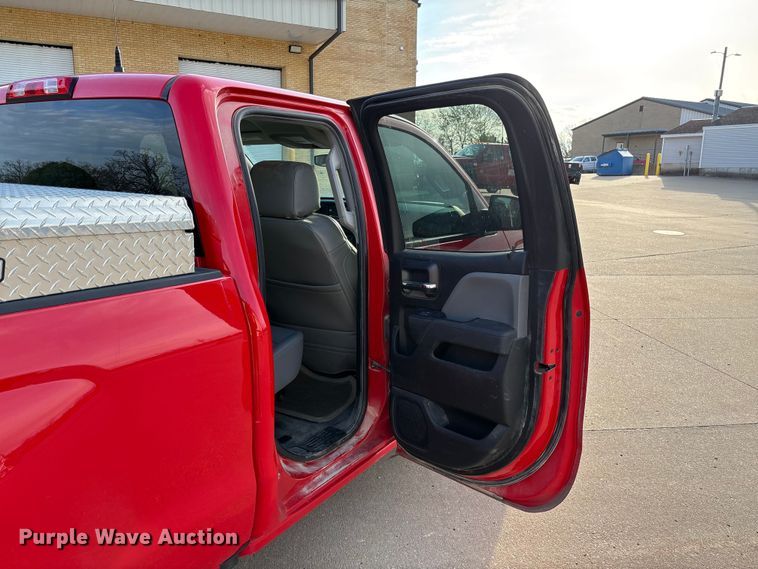 image for item FB3379 2019 Chevrolet Silverado 1500 Crew Cab pickup truck