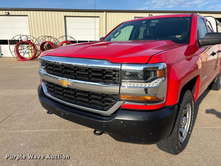 image for item FB3380 2019 Chevrolet Silverado 1500 Crew Cab pickup truck