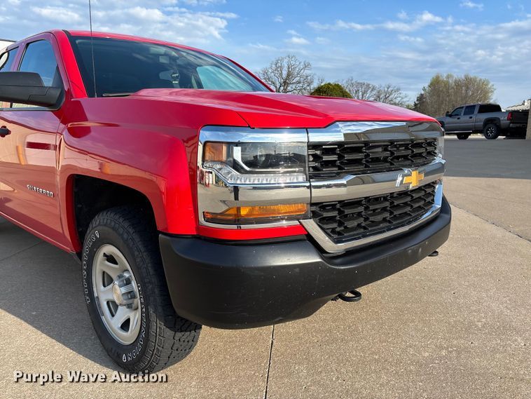 image for item FB3380 2019 Chevrolet Silverado 1500 Crew Cab pickup truck