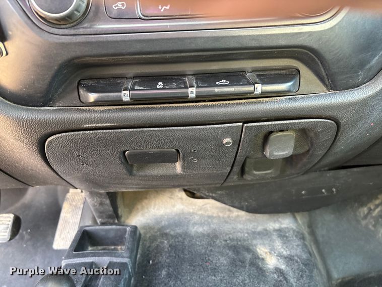 image for item FB3380 2019 Chevrolet Silverado 1500 Crew Cab pickup truck