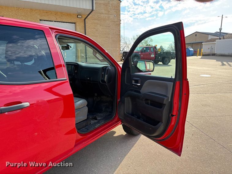 image for item FB3380 2019 Chevrolet Silverado 1500 Crew Cab pickup truck