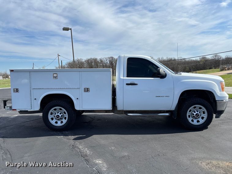 image for item FB3389 2013 GMC Sierra 3500 utility bed pickup truck