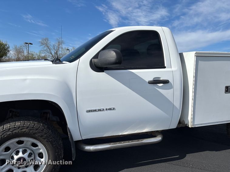 image for item FB3389 2013 GMC Sierra 3500 utility bed pickup truck