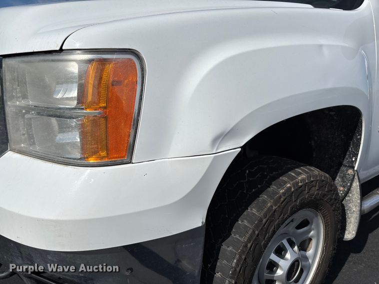 image for item FB3389 2013 GMC Sierra 3500 utility bed pickup truck