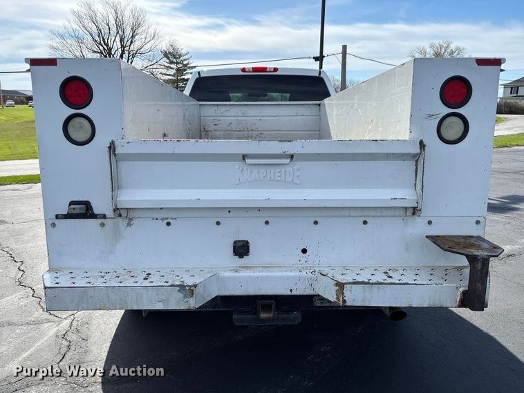 image for item FB3389 2013 GMC Sierra 3500 utility bed pickup truck