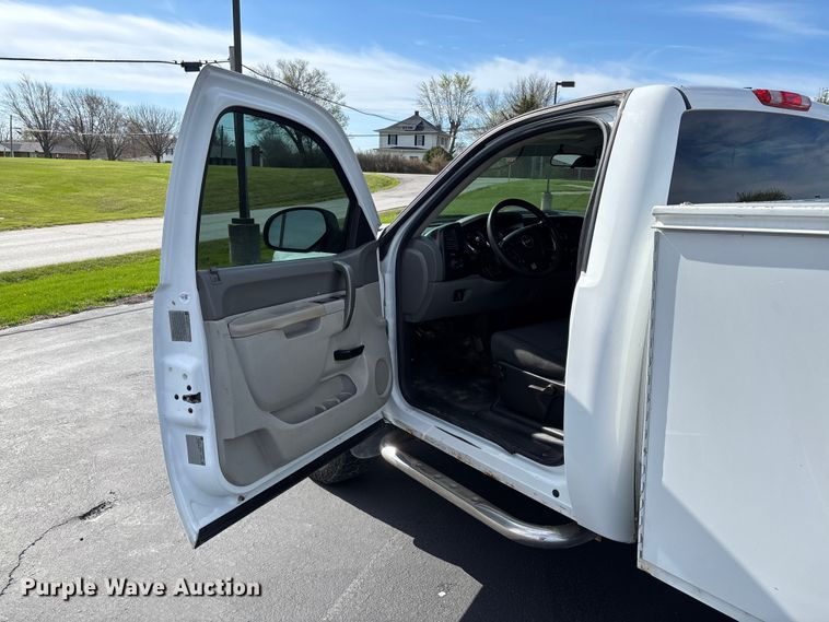 image for item FB3389 2013 GMC Sierra 3500 utility bed pickup truck