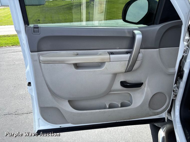 image for item FB3389 2013 GMC Sierra 3500 utility bed pickup truck