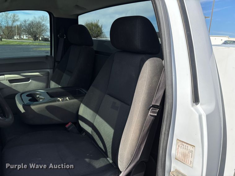 image for item FB3389 2013 GMC Sierra 3500 utility bed pickup truck