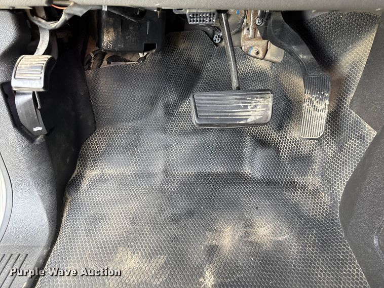 image for item FB3389 2013 GMC Sierra 3500 utility bed pickup truck