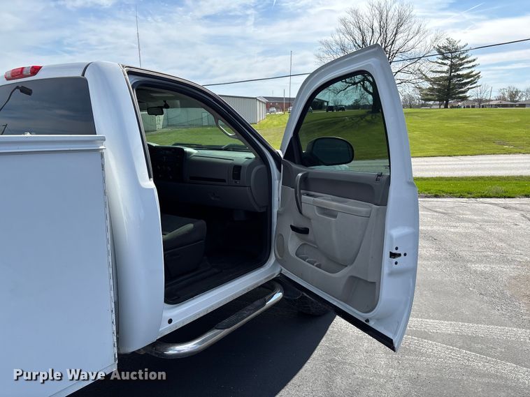 image for item FB3389 2013 GMC Sierra 3500 utility bed pickup truck