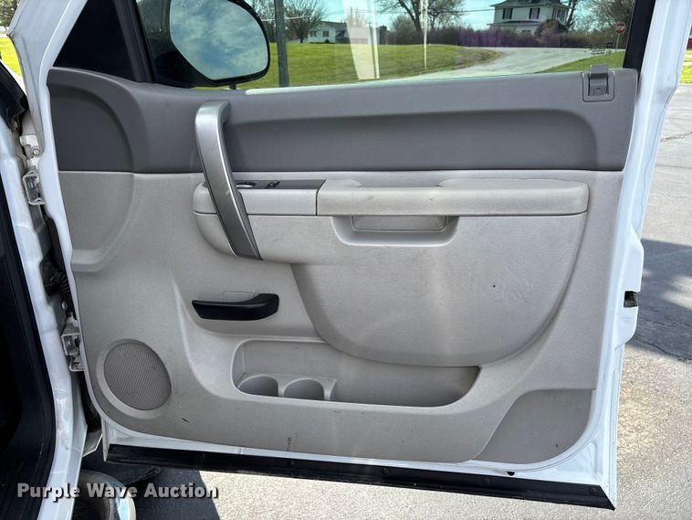 image for item FB3389 2013 GMC Sierra 3500 utility bed pickup truck