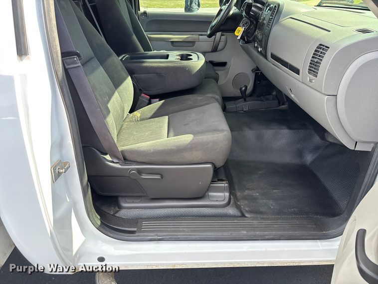 image for item FB3389 2013 GMC Sierra 3500 utility bed pickup truck