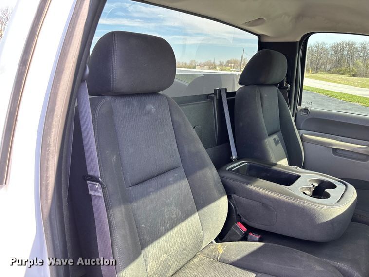 image for item FB3389 2013 GMC Sierra 3500 utility bed pickup truck