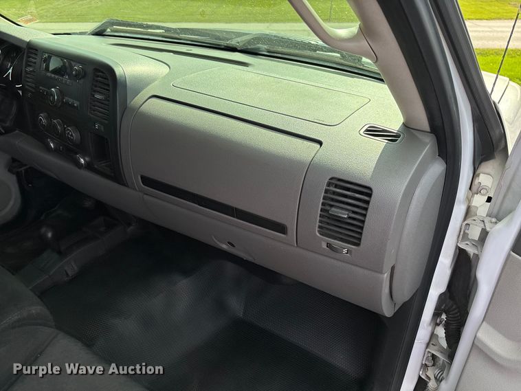 image for item FB3389 2013 GMC Sierra 3500 utility bed pickup truck