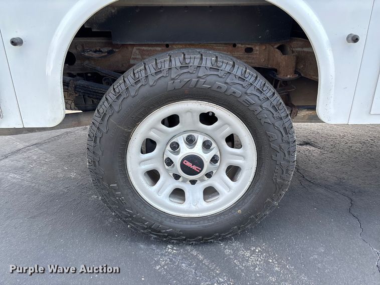 image for item FB3389 2013 GMC Sierra 3500 utility bed pickup truck