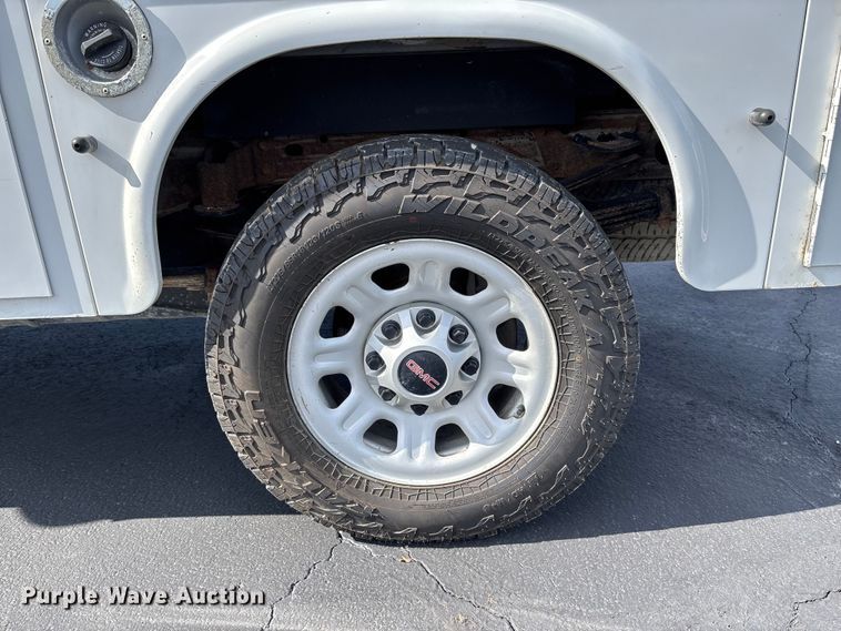 image for item FB3389 2013 GMC Sierra 3500 utility bed pickup truck