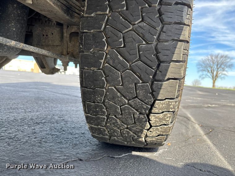 image for item FB3389 2013 GMC Sierra 3500 utility bed pickup truck