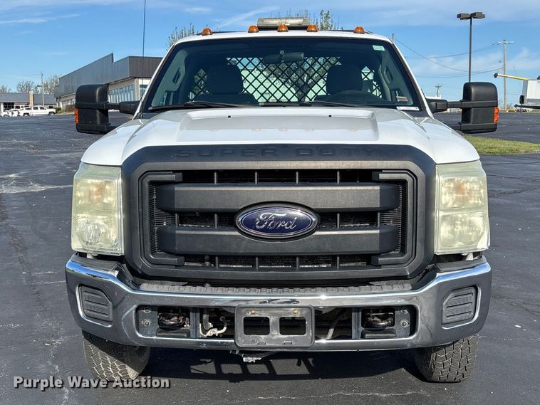 image for item FB3391 2012 Ford F350 Super Duty flatbed pickup truck