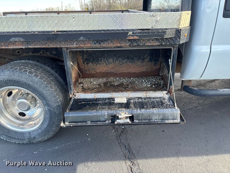 image for item FB3391 2012 Ford F350 Super Duty flatbed pickup truck