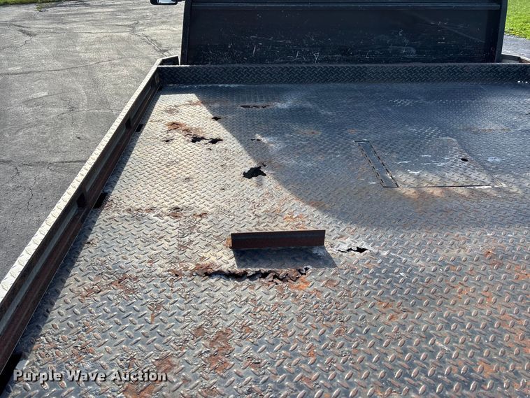 image for item FB3391 2012 Ford F350 Super Duty flatbed pickup truck