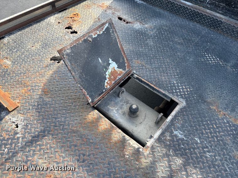 image for item FB3391 2012 Ford F350 Super Duty flatbed pickup truck