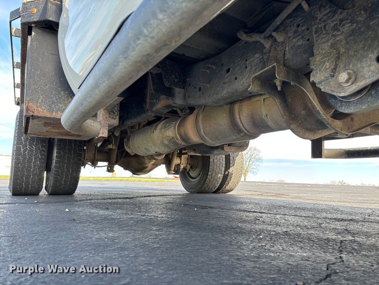 image for item FB3391 2012 Ford F350 Super Duty flatbed pickup truck