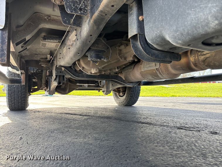 image for item FB3391 2012 Ford F350 Super Duty flatbed pickup truck