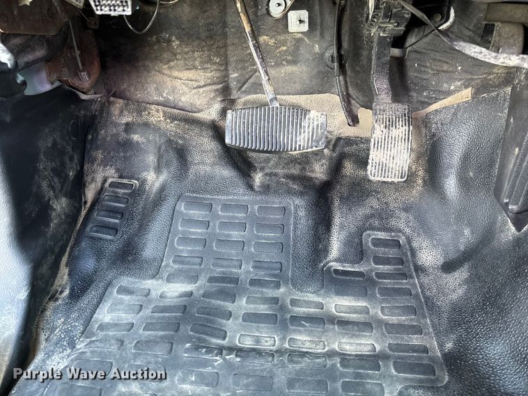 image for item FB3391 2012 Ford F350 Super Duty flatbed pickup truck