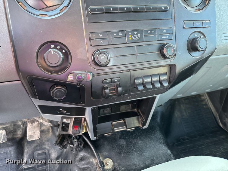 image for item FB3391 2012 Ford F350 Super Duty flatbed pickup truck