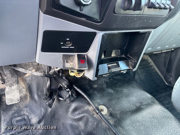 image for item FB3391 2012 Ford F350 Super Duty flatbed pickup truck