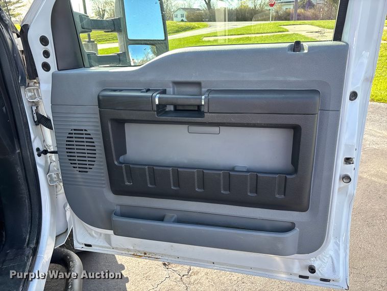 image for item FB3391 2012 Ford F350 Super Duty flatbed pickup truck