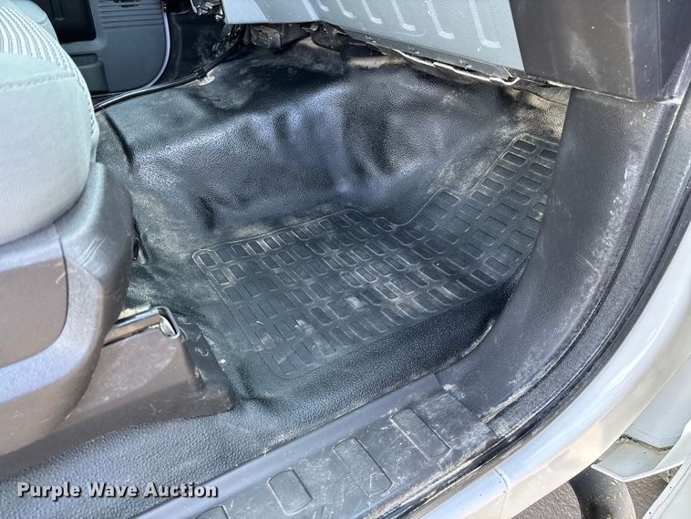 image for item FB3391 2012 Ford F350 Super Duty flatbed pickup truck