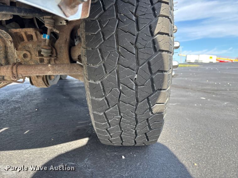 image for item FB3391 2012 Ford F350 Super Duty flatbed pickup truck