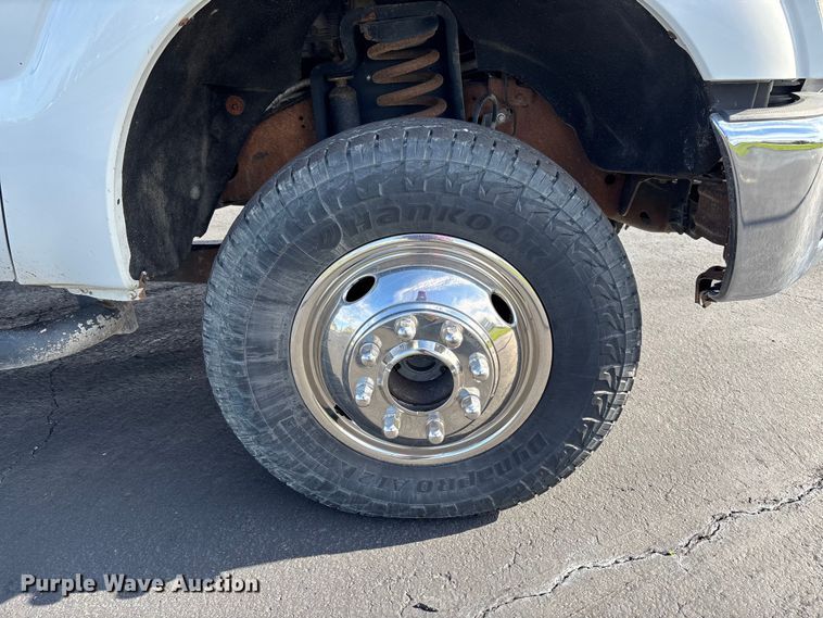 image for item FB3391 2012 Ford F350 Super Duty flatbed pickup truck