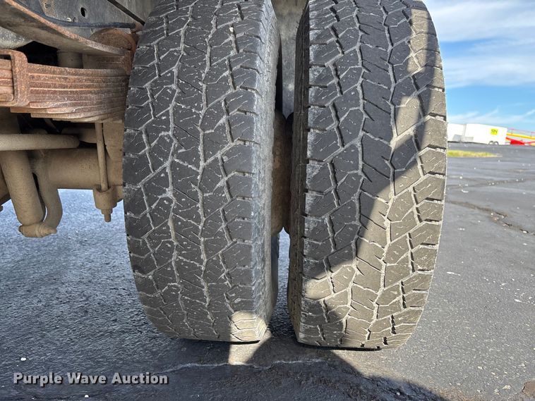 image for item FB3391 2012 Ford F350 Super Duty flatbed pickup truck