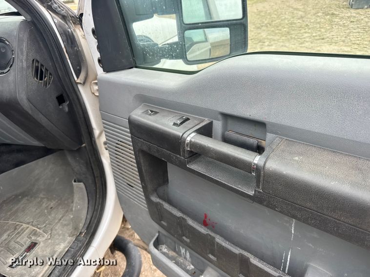 image for item FB7104 2016 Ford F250 Super Duty Ext. Cab pickup truck